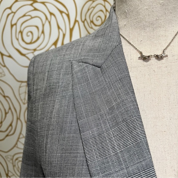 Zara Classic one button Women's Blazer - Picture 2 of 7